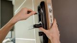 Vantagens da instalação de fechadura eletrônica em móveis residenciais - RD Montagens